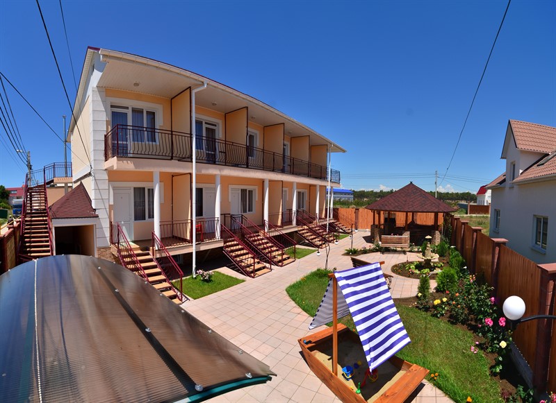 Мини гостиница в Песчаном Крым – Уютный дворик