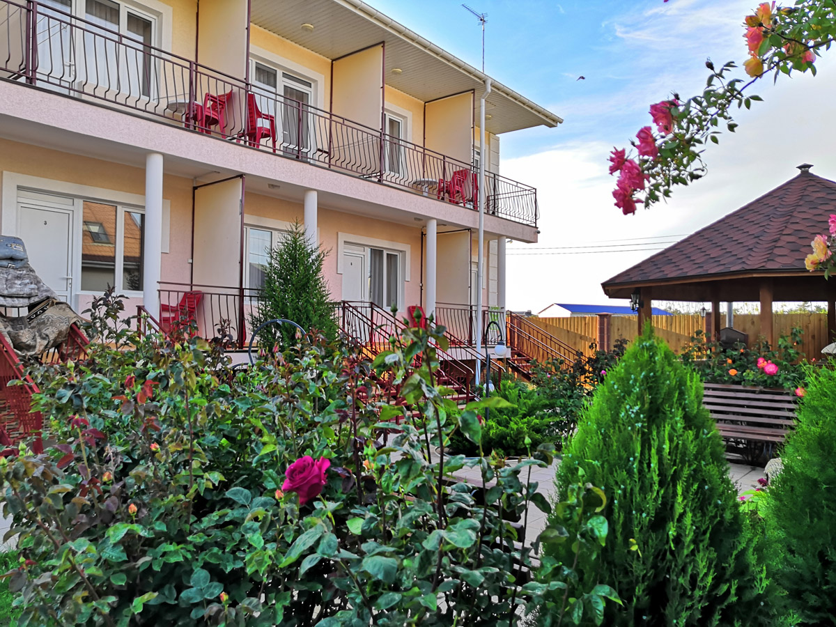 Отдых в Крыму Песчаное мини-гостиницы – Уютный дворик